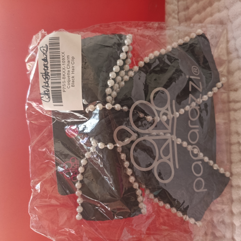 Paparazzi Elegant White Pearl Hair Clip